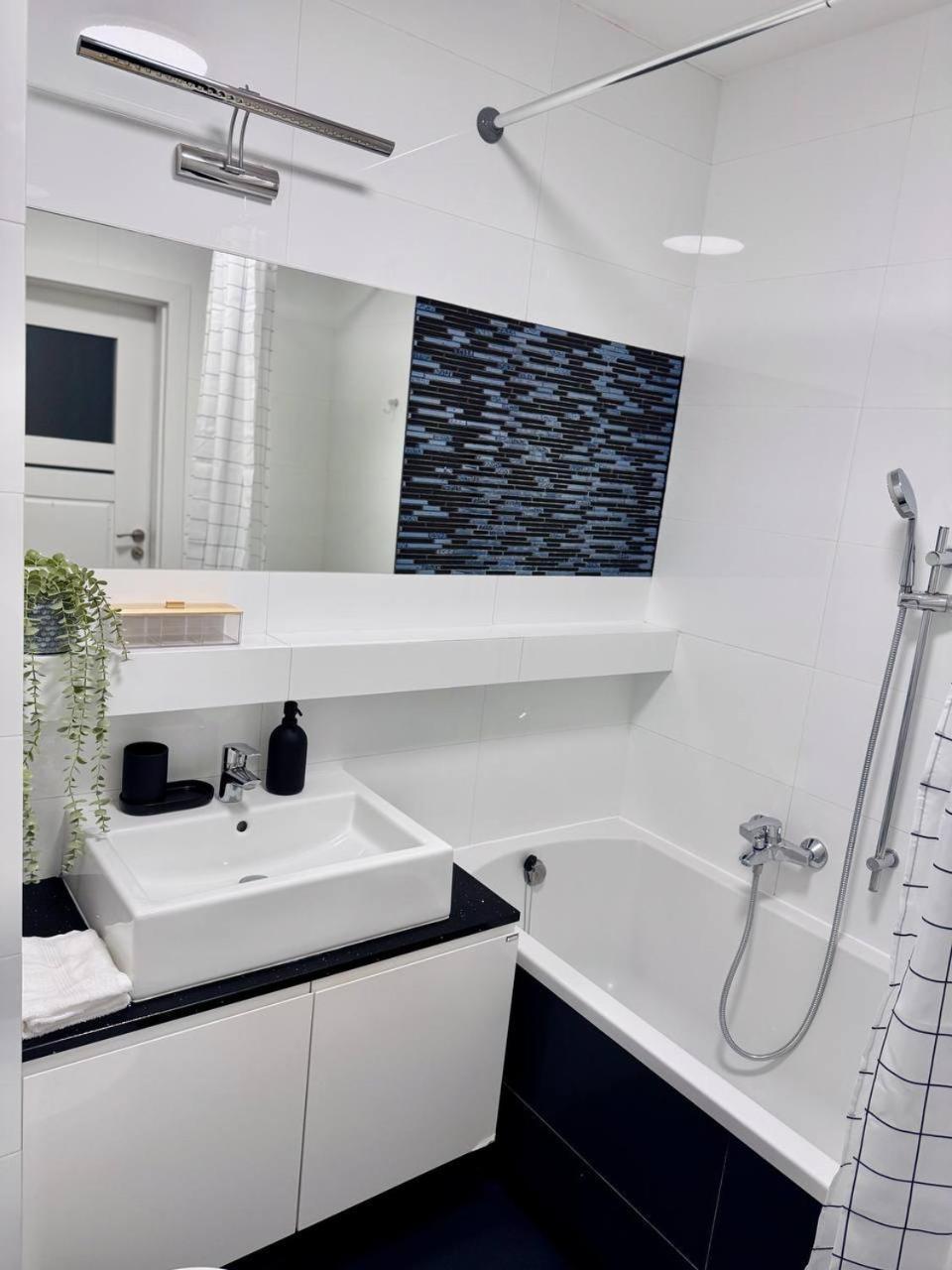 C- Home4U - Apartment With A City View Close To Aquapark, Parking In Secured Area Краков Экстерьер фото