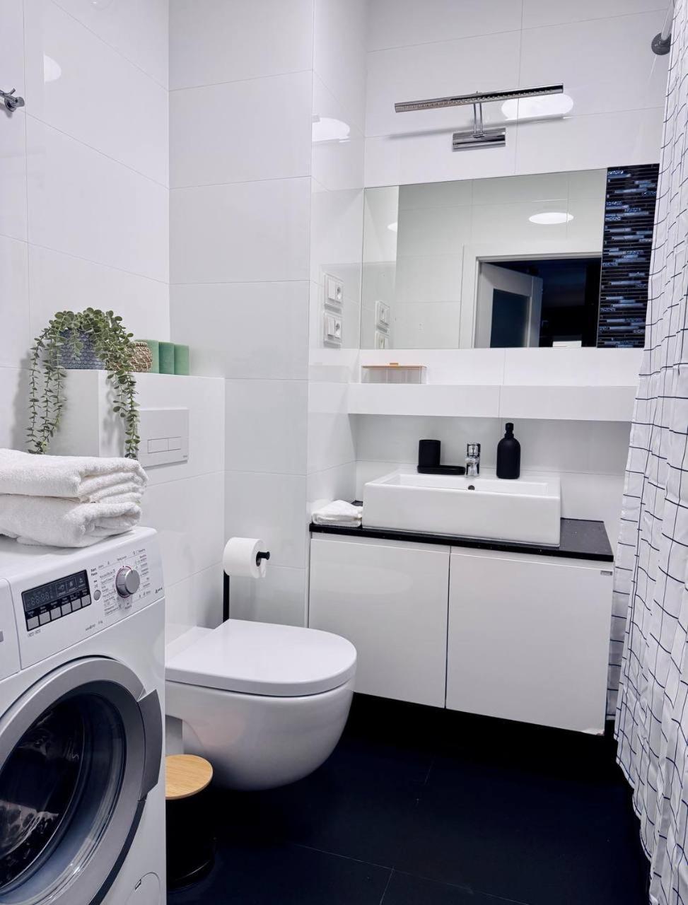 C- Home4U - Apartment With A City View Close To Aquapark, Parking In Secured Area Краков Экстерьер фото